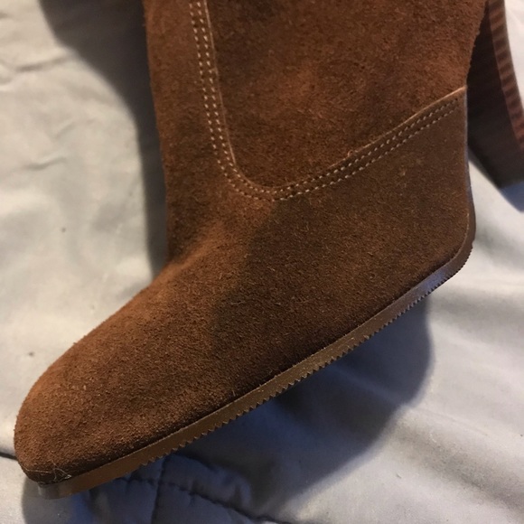 Brown suede boots - Picture 6 of 7